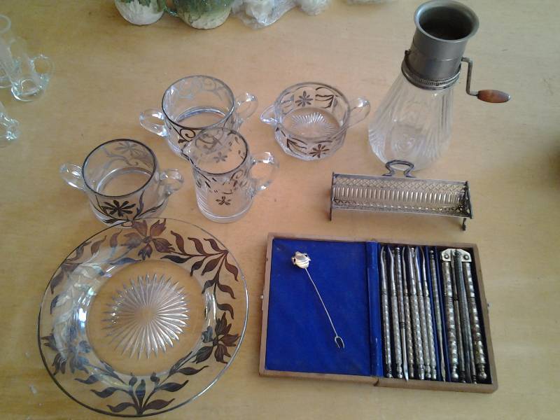 lot 31 image: Nut Grinder, Nut Cracker, Cream & Sugar