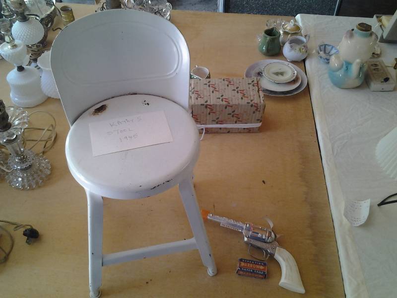 lot 35 image: Vintage Childs Stool & Cap Gun