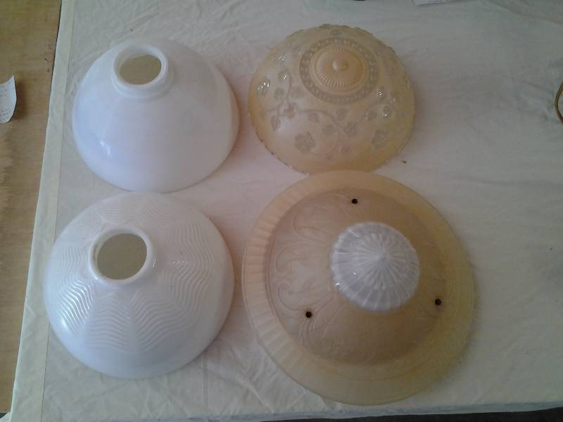 lot 37 image: 4-Vintage Ceiling Globes