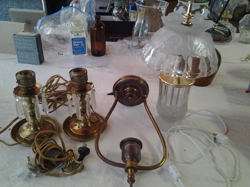 lot 39 image: Vintage Light Fixtures, 1-Glass Lamp