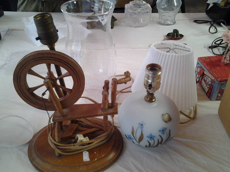 lot 40 image: Wood Spinning Wheel Lamp, Painted Lamp, Glass Hurricane