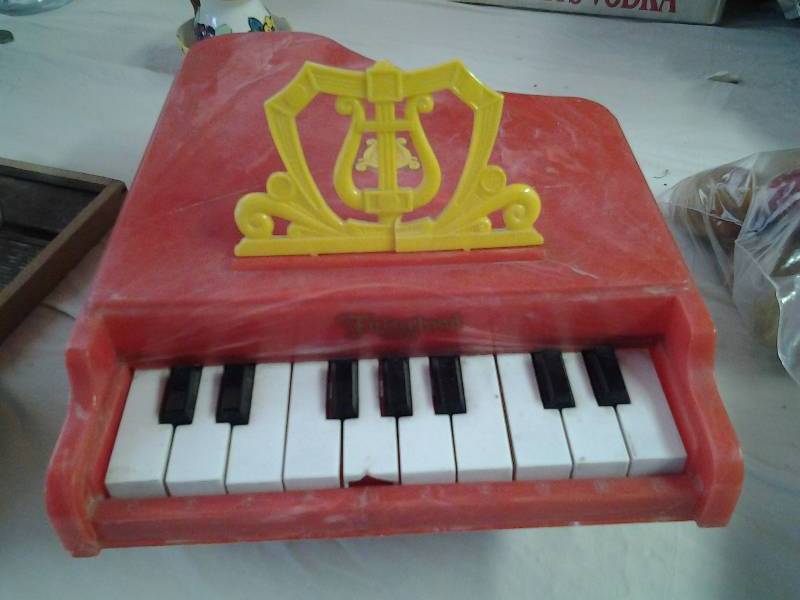 lot 46 image: Vintage Futureland Toy Piano