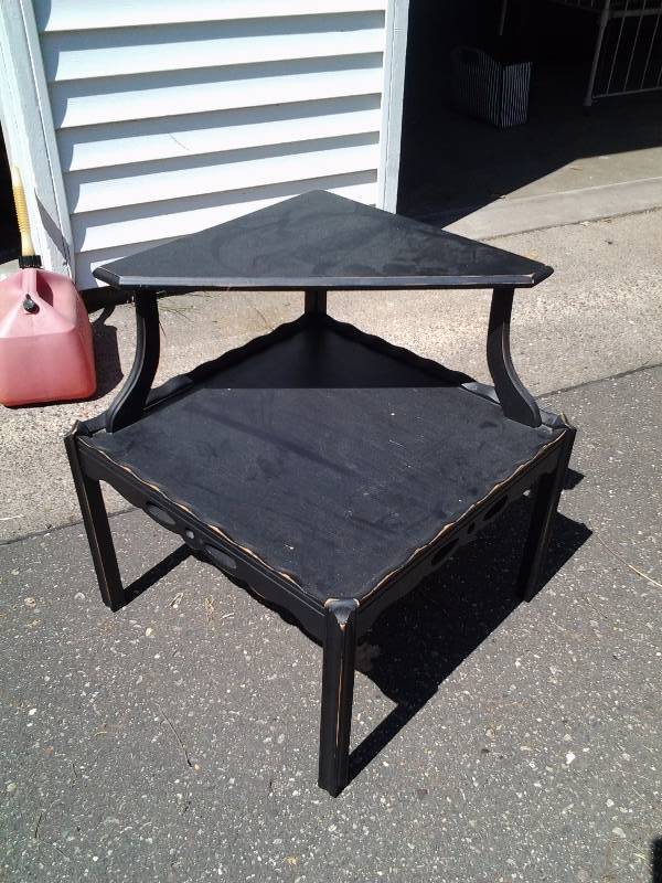 lot 50 image: End Table 23x23x24