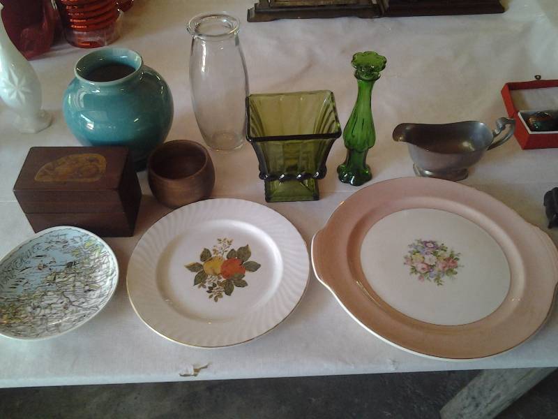 lot 68 image: Wedgwood Plate, Other Plates, Green Glass Ware