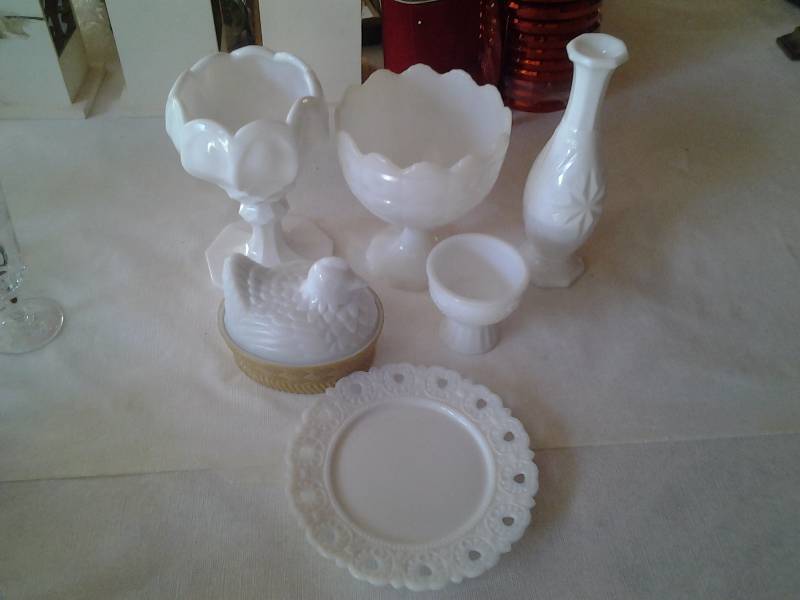 lot 69 image: Milk Glass Hen & Other Dishes