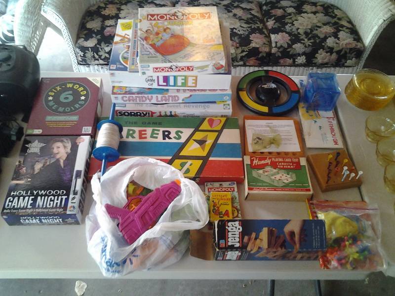 lot 71 image: Lot Of Games, Brain Teasers, Squirt Guns