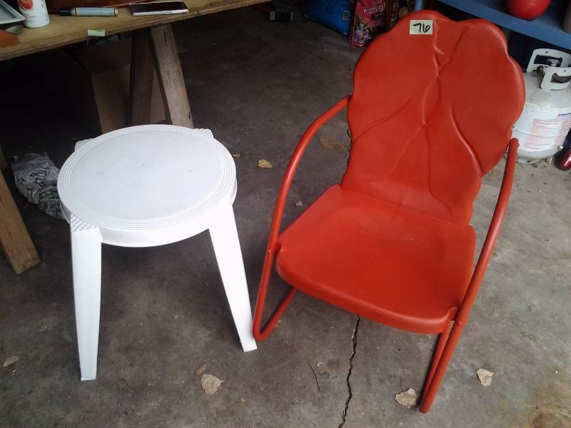 lot 76 image: Patio Table & Chair