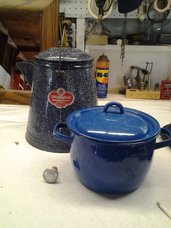 lot 78 image: Enamel Ware Kettle And Pot With Lid
