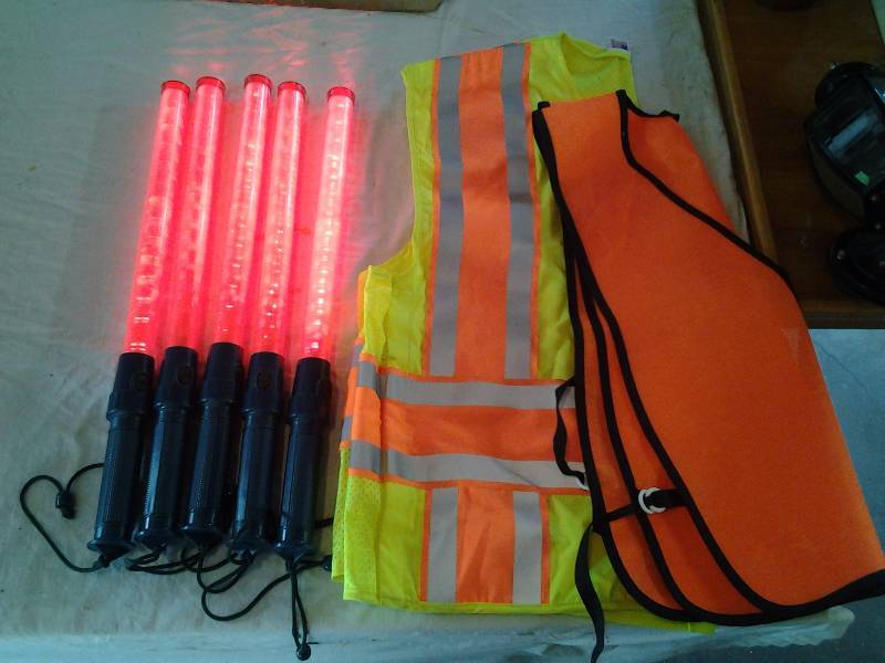 lot 83 image: 2-Safety Vest & 5-Light Wands