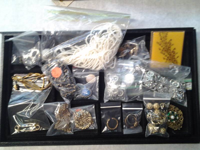 lot 107 image: Lot Of Vintage Rings & Jewelry