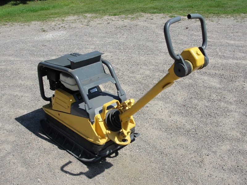 REVERSABLE WACKER VIBRATING PLATE COMPACTOR