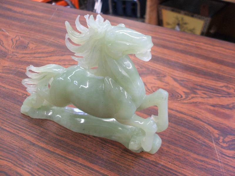 lot 624 image: JADE HORSE CARVING