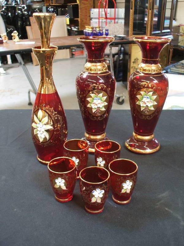 lot 632 image: DECORATED GLASSWARE