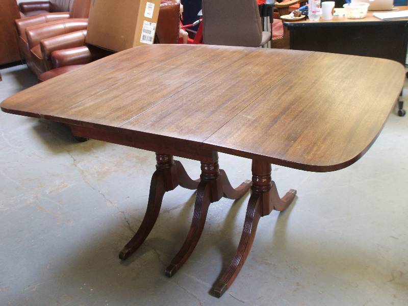lot 613 image: DUNCAN FYFE STYLE TABLE