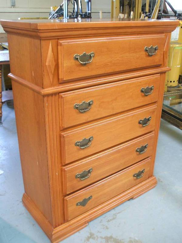 lot 612 image: CHEST OF DRAWERS