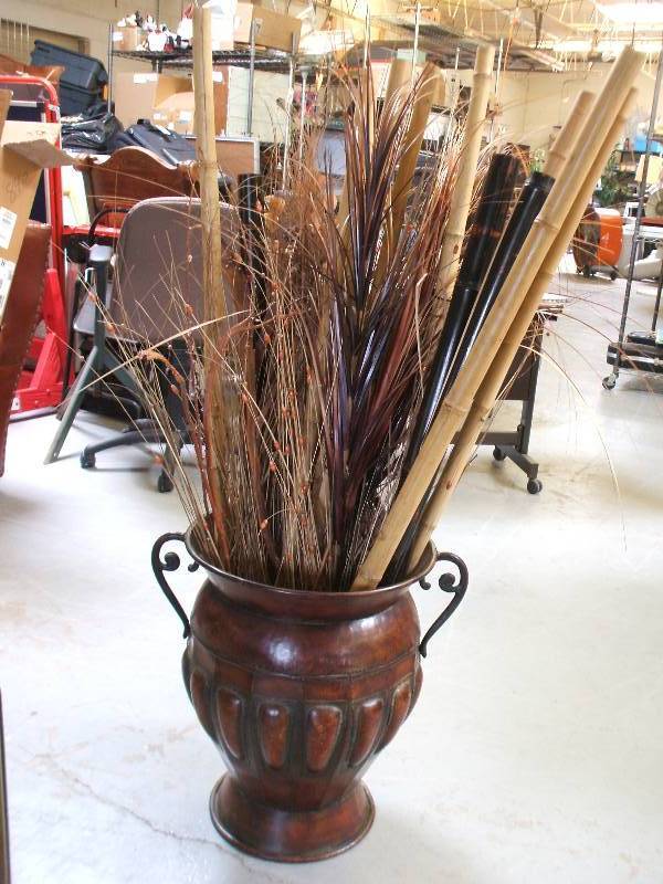lot 610 image: BAMBOO AND REED ACCESSORIES