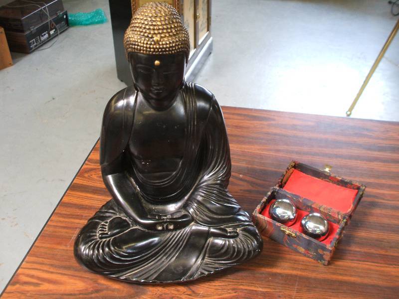 lot 651 image: MEDITATING BUDDAH BUST AND MEDITATION BALLS