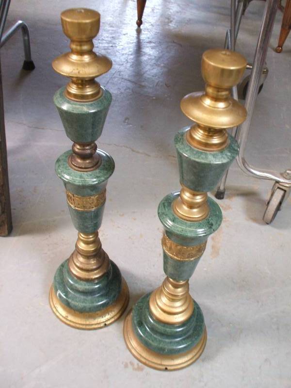 lot 654 image: BRASS AND STONE ASIAN STYLE PILLARS