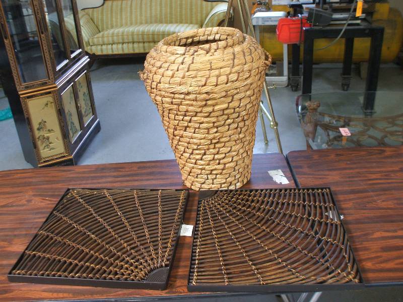 lot 659 image: BASKET AND WALL ART