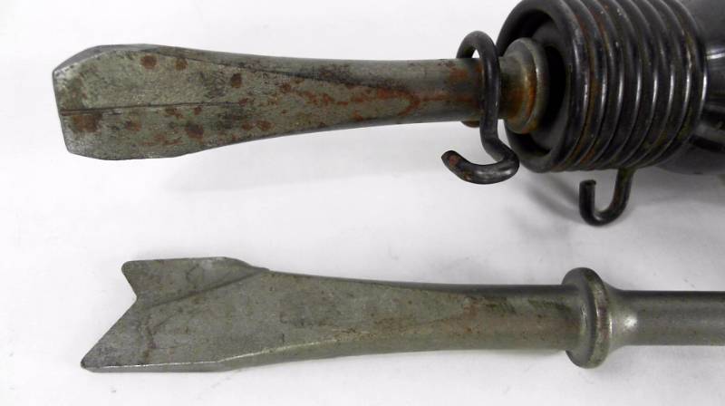 lot 69 image: Campbell Hausfeld Air Chisel  Hammer