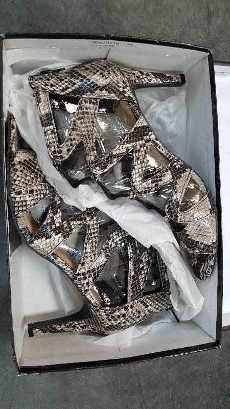 lot 119 image: Womens Fergalicious HEARTTHROB San Black Heel  Heels - 9.5