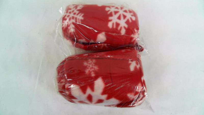 lot 304 image: Lot of 2 - Snowflake Holiday Throw Blankets