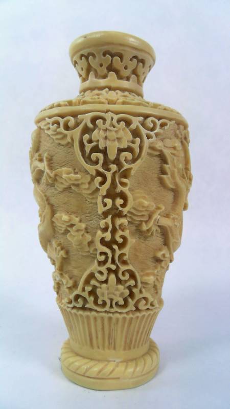 lot 314 image: Asian Styled Resin Pot  Vase