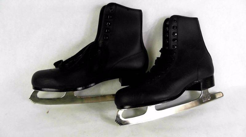 lot 344 image: Mens Size 11 Pair of Figure Ice Skates Black GS Certified Skate