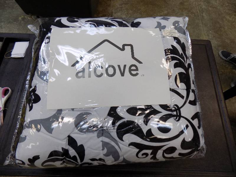 alcove Parrish Comforter Set - Full