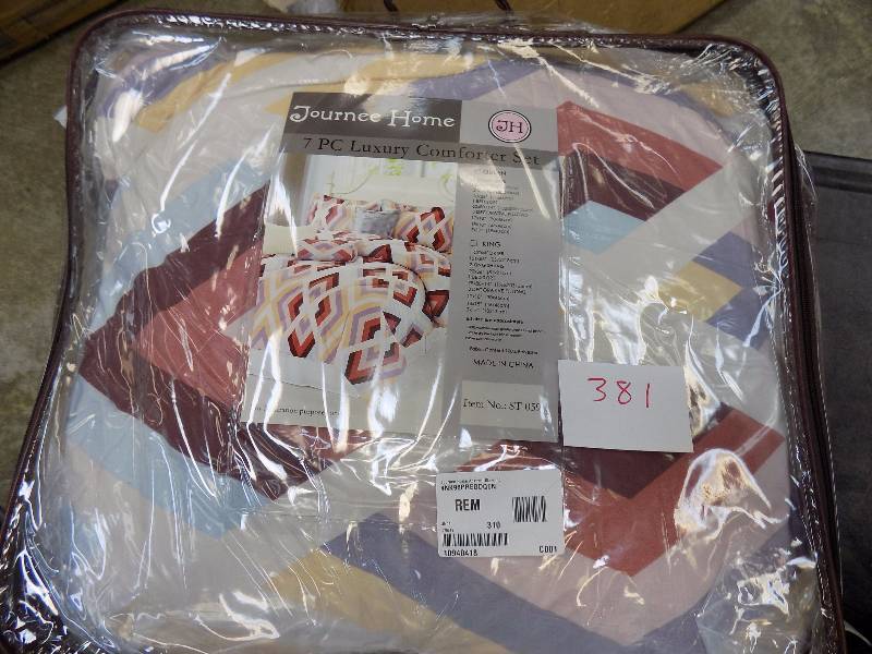 Journee Collection Abstract Diamond 7-Pc. Comforter Set - Queen Red
