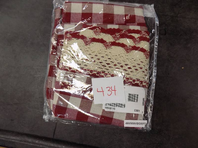 Buffalo Check 58 x 36 Kitchen Tier Set Burgundy