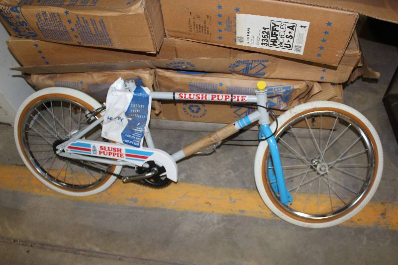 lot 1 image: Slush Puppie 20in. Boys Single Speed Bike