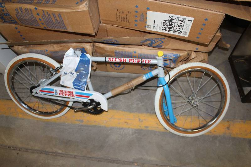 lot 2 image: Slush Puppie 20in. Boys Single Speed Bike