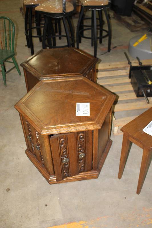 lot 168 image: Lot of (2) End Tables