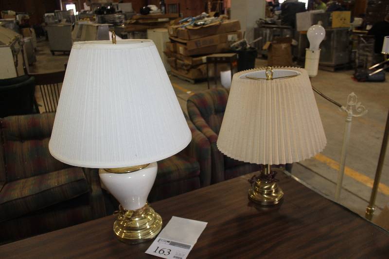 lot 163 image: Lot of (2) Table Lamps