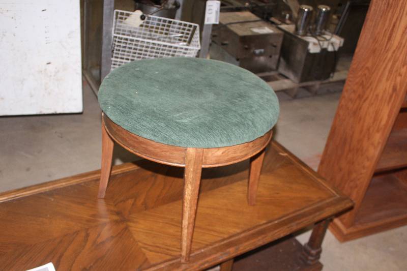 lot 175 image: Round Padded Stool
