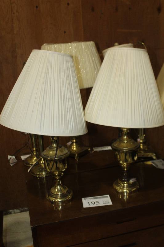 lot 195 image: Lot of (2) Table Lamps