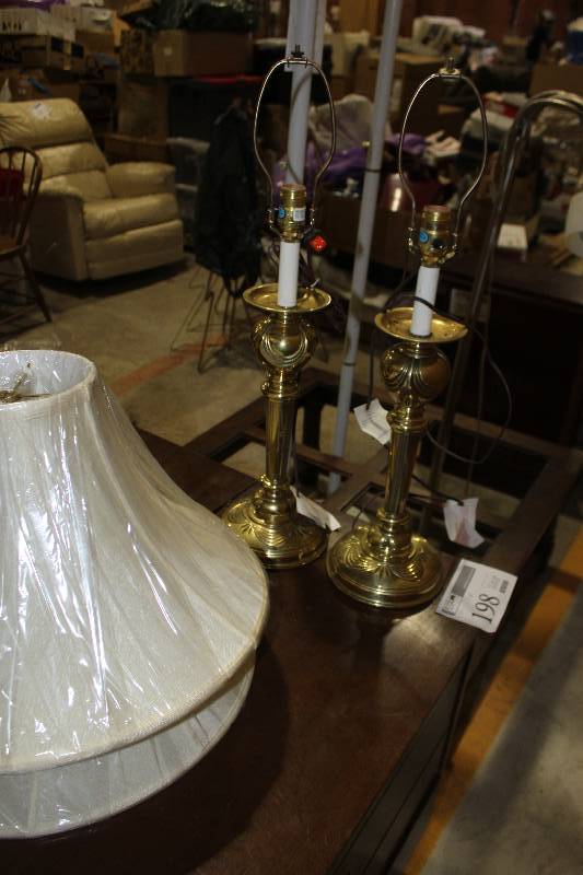 lot 198 image: Lot of (2) Table Lamps