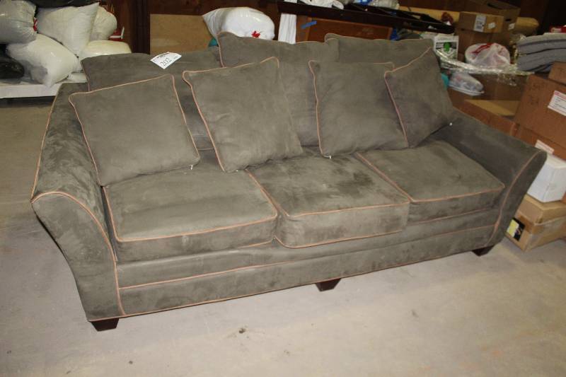 lot 202 image: Couch