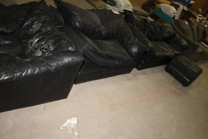 lot 203 image: Couch, 2-Chairs, Ottoman