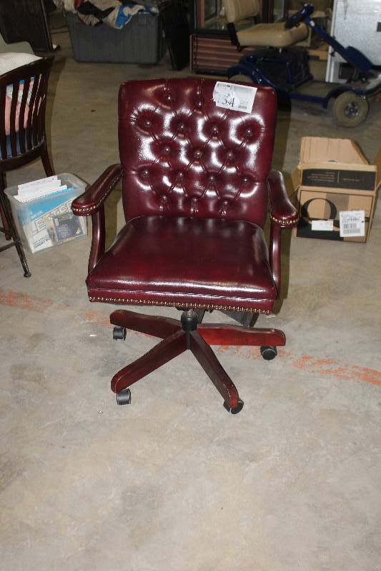 lot 154 image: Leather Rolling Office Chair