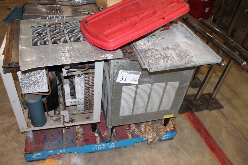 lot 31 image: Pallet Lot of Commercial Dispenser Parts