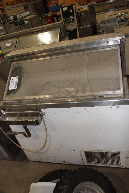 lot 100 image: Commercial Stainless Steel Ice Cream Machine w External Water Dish