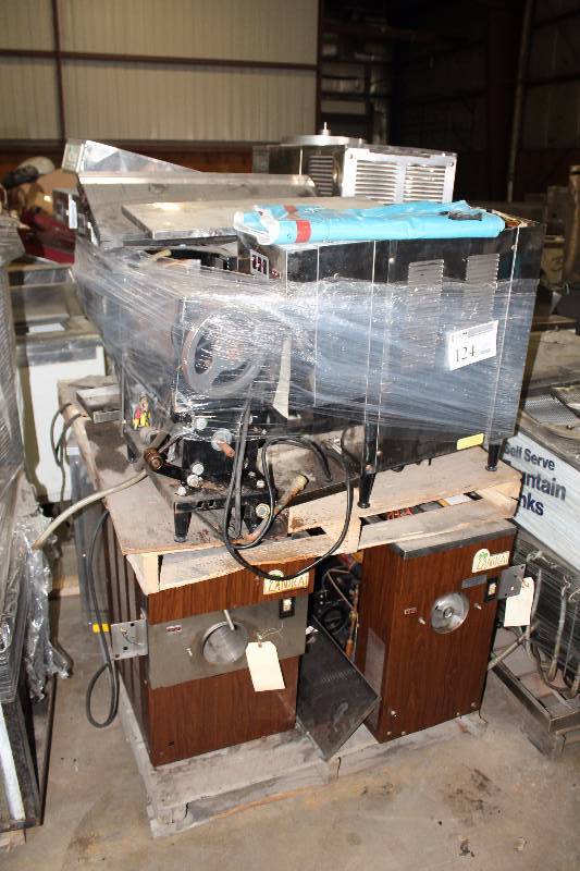 lot 124 image: Pallet of Commercial Appliances, Parts