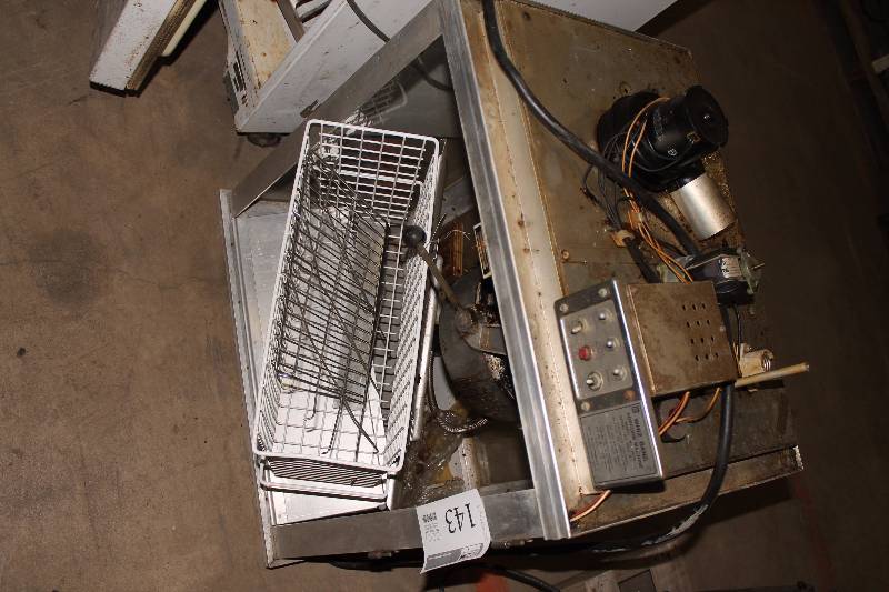 lot 143 image: Popcorn Machine