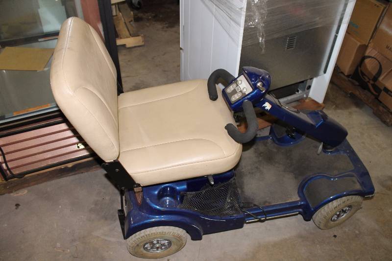 lot 153 image: Mobility Scooter