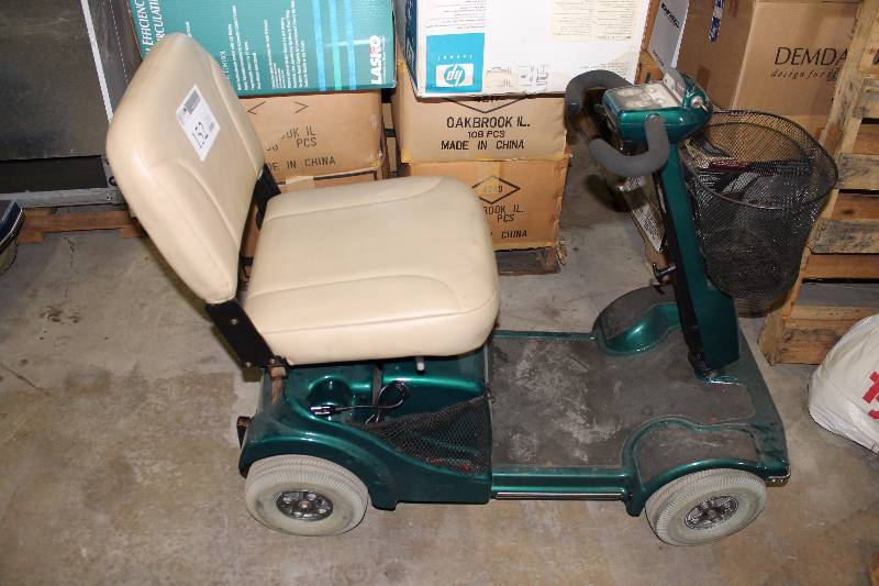lot 152 image: Mobility Scooter