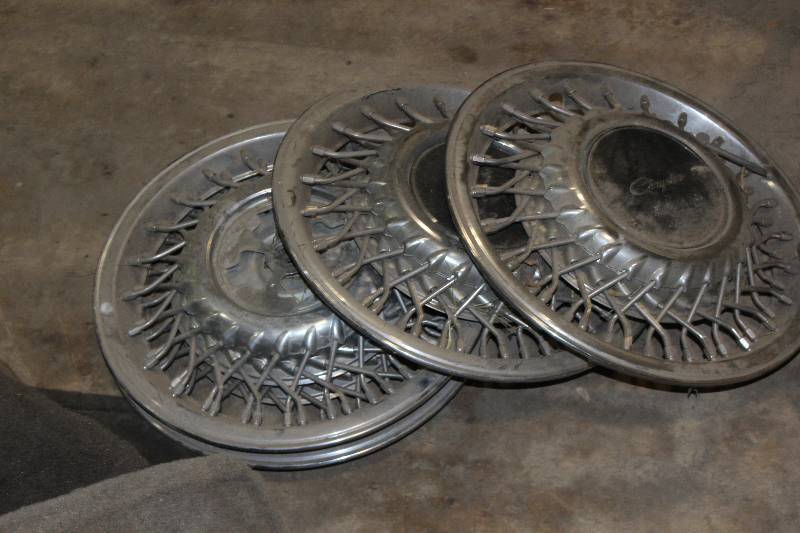 lot 245 image: Chrysler Hub Caps