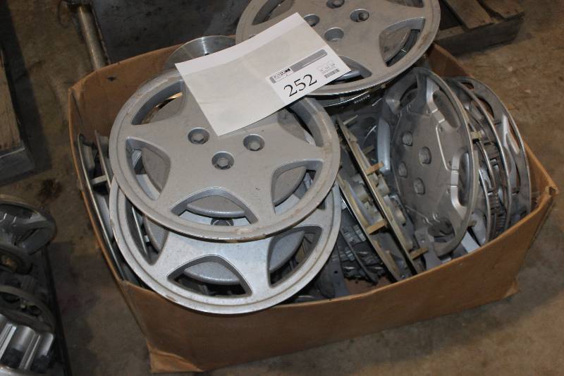 lot 252 image: 4-Bolt Hub Caps