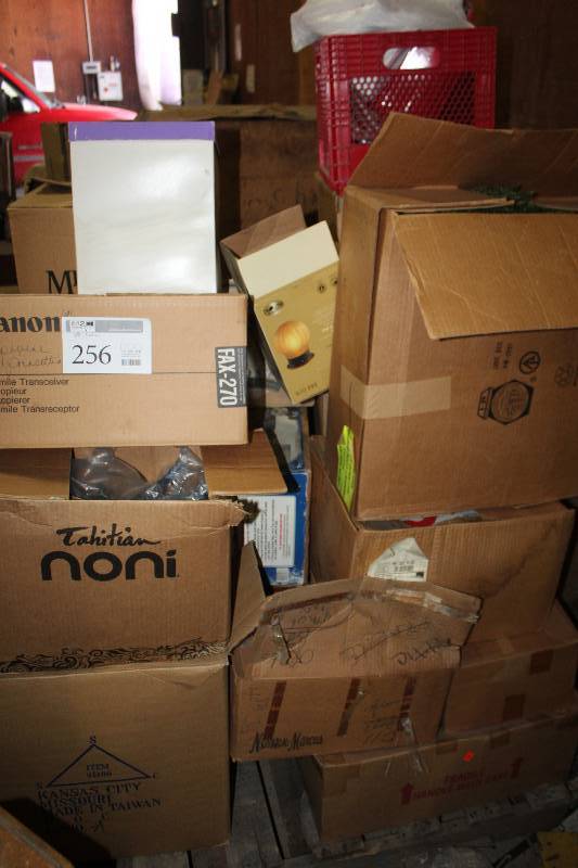 lot 256 image: Christmas Decorations